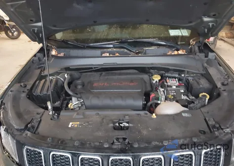 2018 Jeep Compass Latitude 4X4 из США, поврежденный, VIN 3C4NJDBB3JT177736